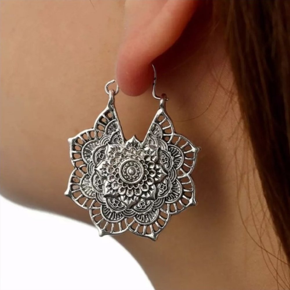 NWOT Boho Silver Mandala Earrings - Picture 7 of 7